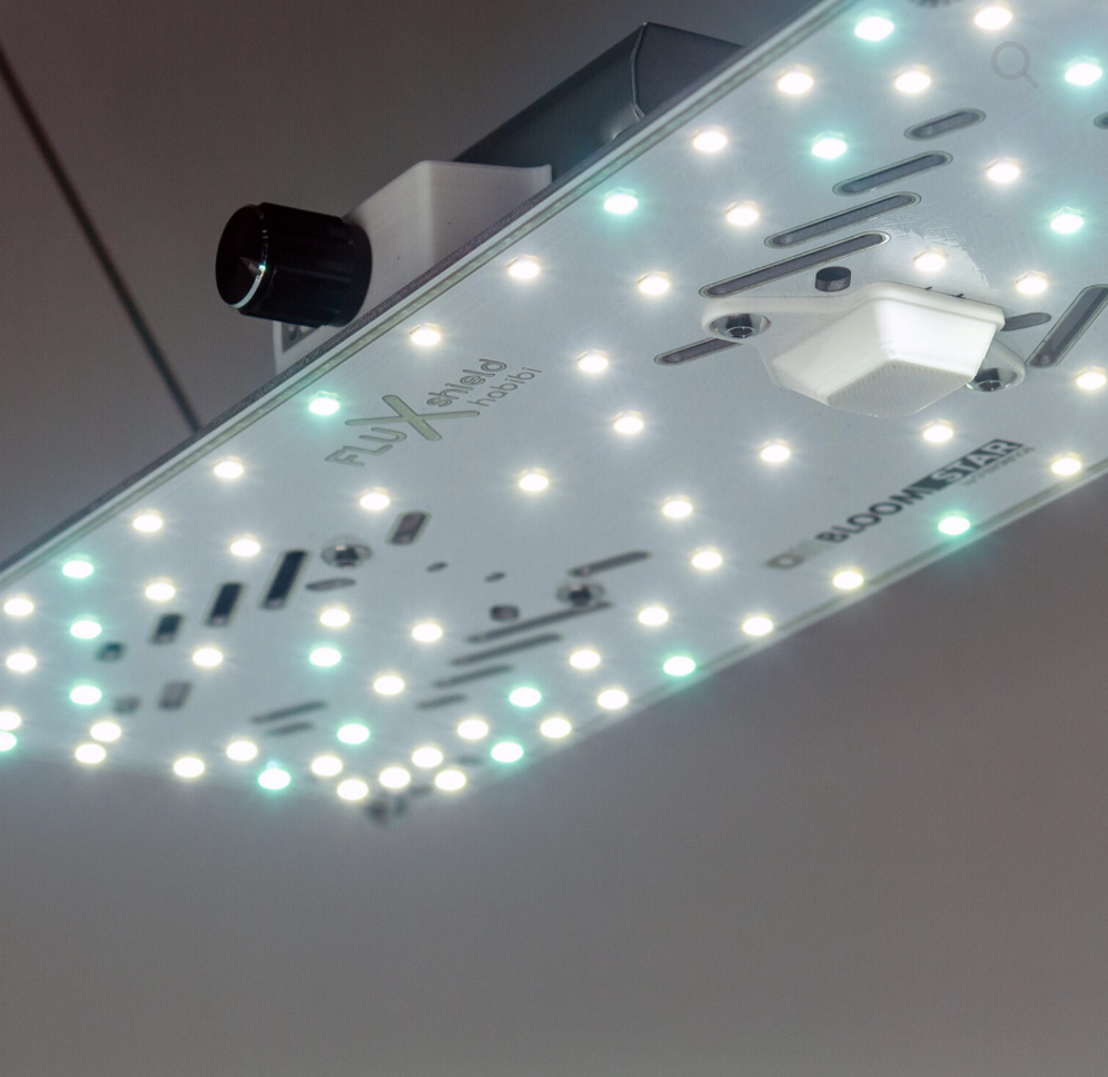 Das FluxShield 140 - LED Board f. Anzucht