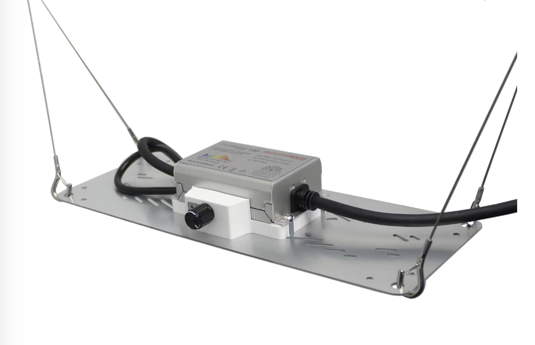 Das FluxShield 140 - LED Board f. Anzucht